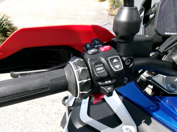 2025 BMW Motorrad R 1300 GS ADVENTURE TROPHY Racing Blue Metallic. (17-08)