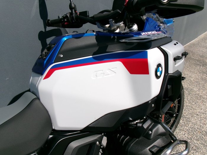 2025 BMW Motorrad R 1300 GS ADVENTURE TROPHY Racing Blue Metallic. (17-08)