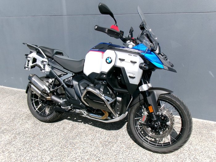 2025 BMW Motorrad R 1300 GS ADVENTURE TROPHY Racing Blue Metallic. (17-08)