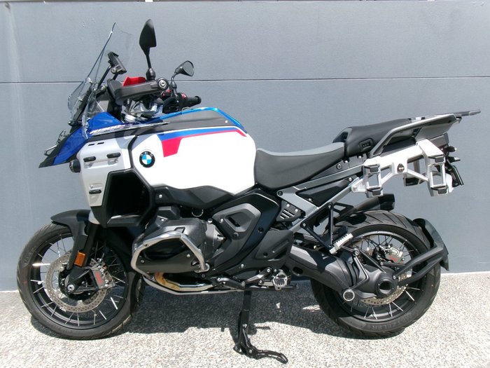 2025 BMW Motorrad R 1300 GS ADVENTURE TROPHY Racing Blue Metallic. (17-08)
