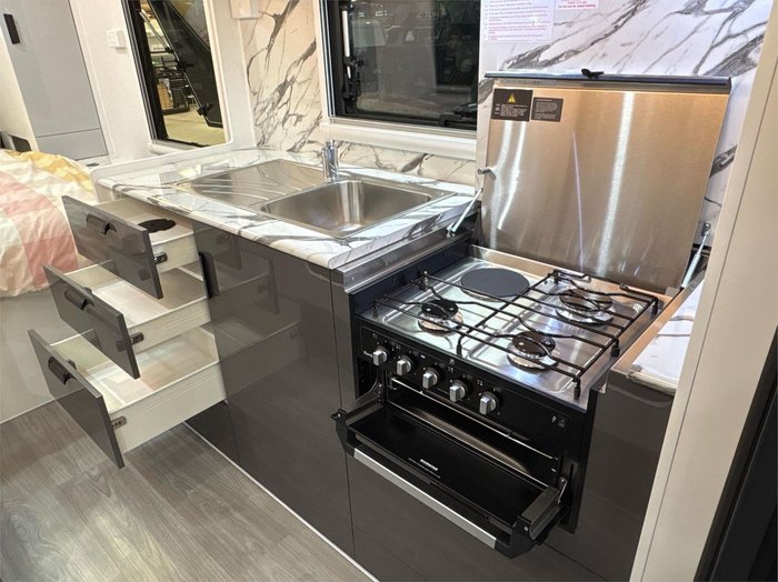 2025 VICTORY CARAVANS 18'6 Touring