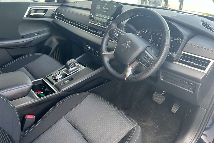 2023 Mitsubishi Outlander LS