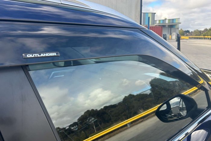 2023 Mitsubishi Outlander LS