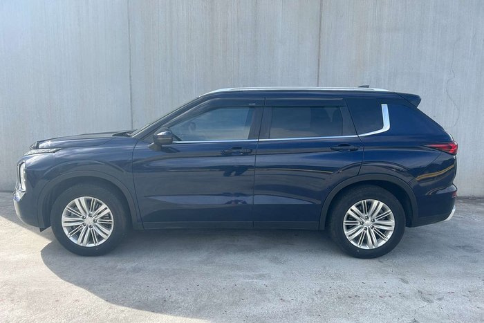 2023 Mitsubishi Outlander LS