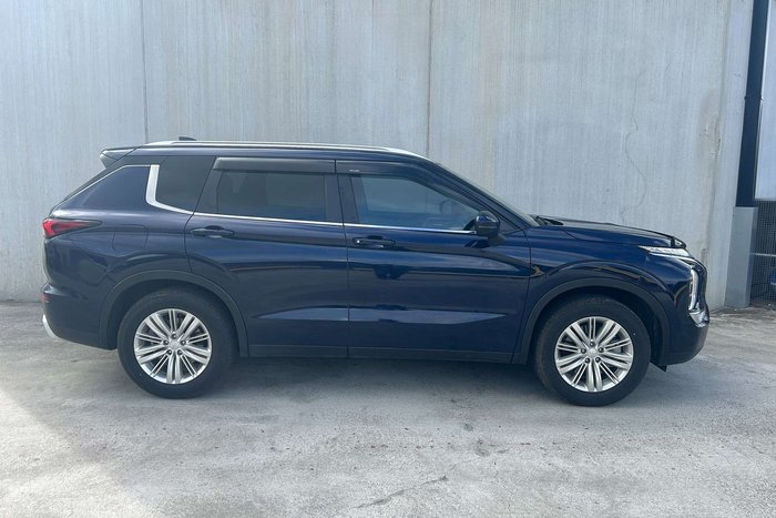 2023 Mitsubishi Outlander LS