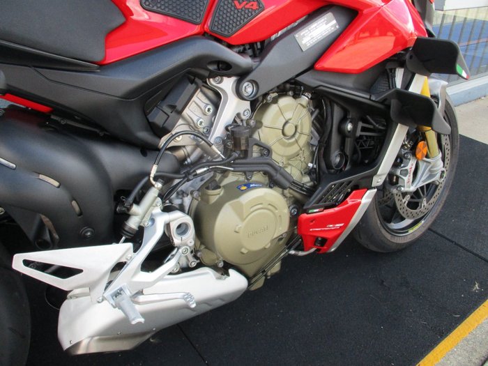 2021 DUCATI STREETFIGHTER V4 S RED