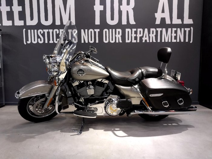 2009 Harley-Davidson Road King Classic 1584 (FLHRC) Touring Silver