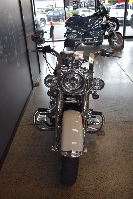 2012 Harley-davidson FLSTN SOFTAIL DELUXE CREAM