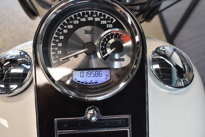 2012 Harley-davidson FLSTN SOFTAIL DELUXE CREAM