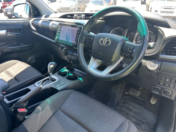 2023 Toyota Hilux SR5