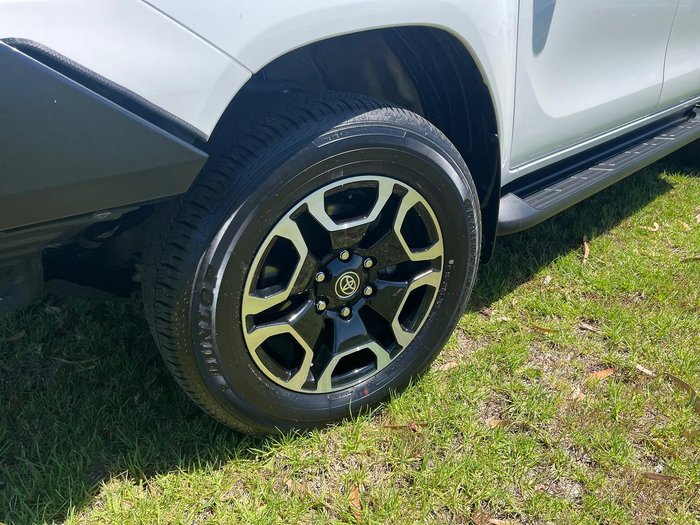 2023 Toyota Hilux SR5