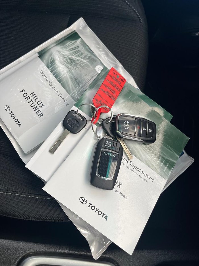 2023 Toyota Hilux SR5