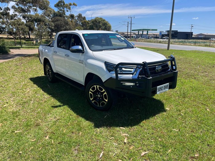 2023 Toyota Hilux SR5
