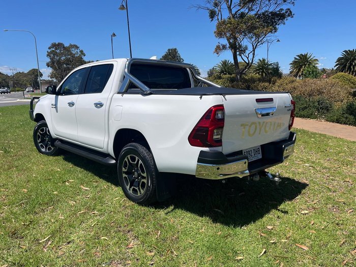 2023 Toyota Hilux SR5