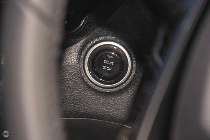 2025 Mahindra XUV3XO AX7L