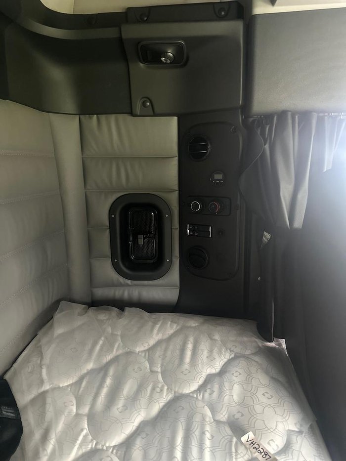 2024 Freightliner Cascadia 116 WHITE