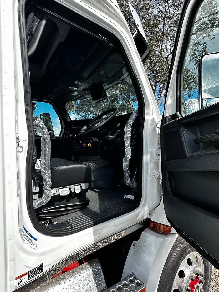 2024 Freightliner Cascadia 116 WHITE