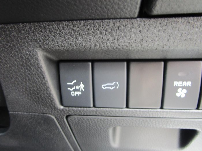 2025 Isuzu MU-X X-TERRAIN