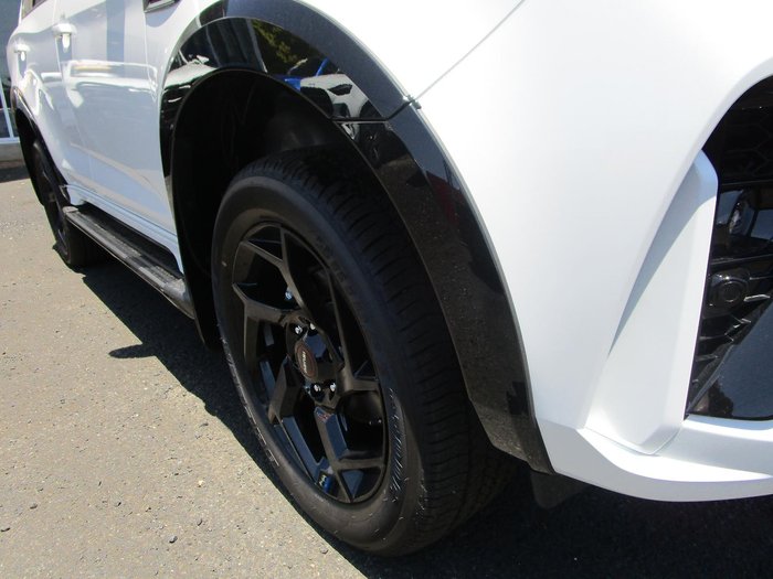 2025 Isuzu MU-X X-TERRAIN