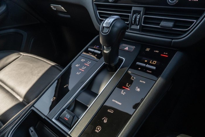 2023 Porsche Macan T