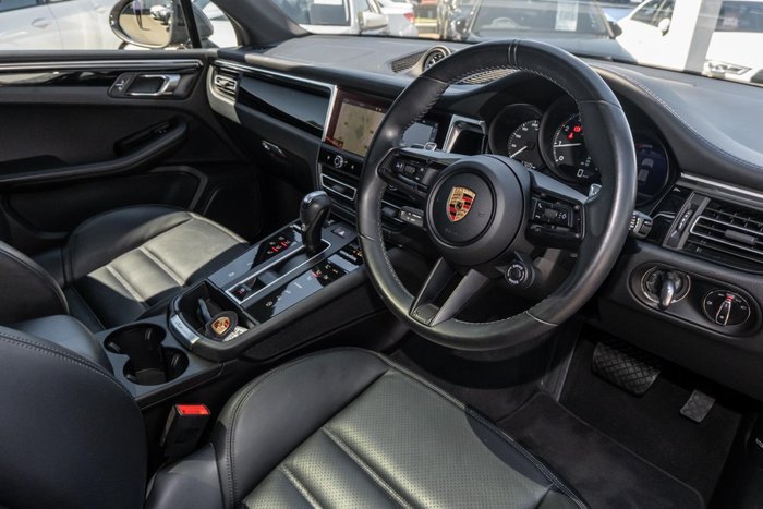 2023 Porsche Macan T