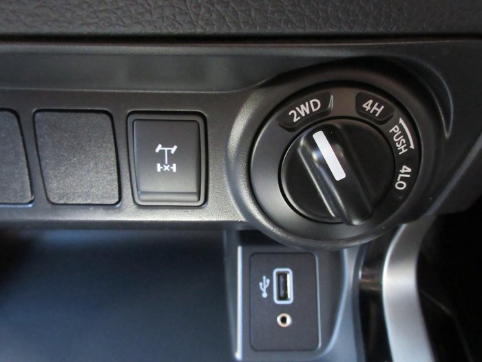 2020 Nissan Navara SL