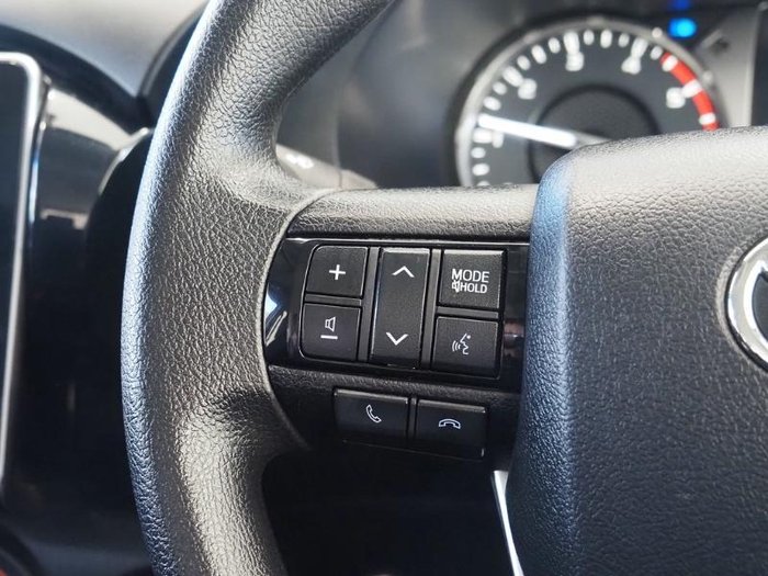 2023 Toyota Hilux SR