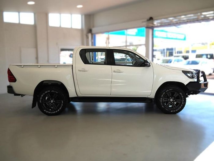 2023 Toyota Hilux SR