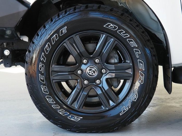 2023 Toyota Hilux SR