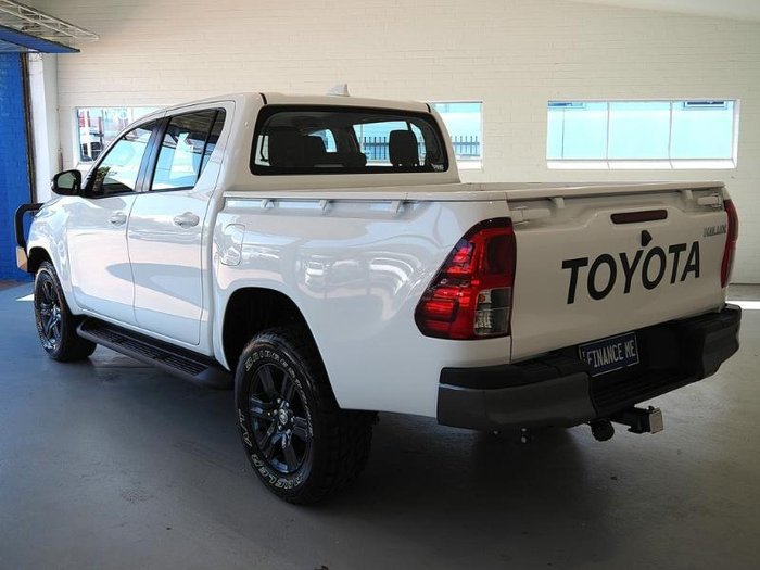 2023 Toyota Hilux SR