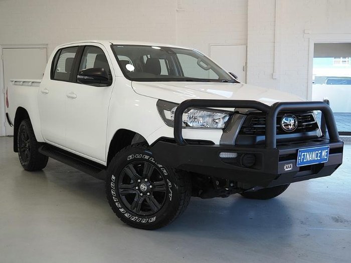 2023 Toyota Hilux SR