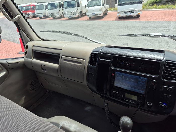 2010 Hino 716 - 300 Series 3 Ton Crew Cab Tray