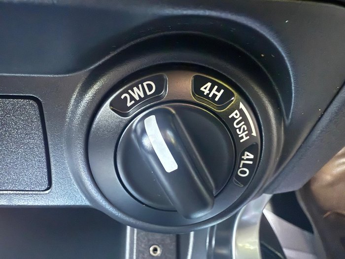 2020 Nissan Navara RX