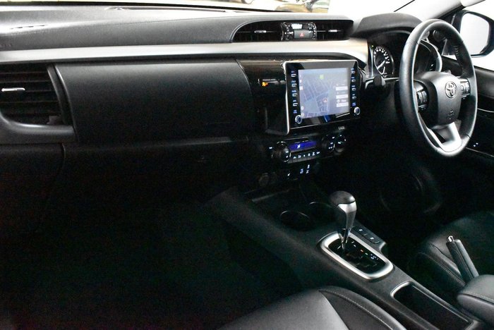 2022 Toyota Hilux SR5