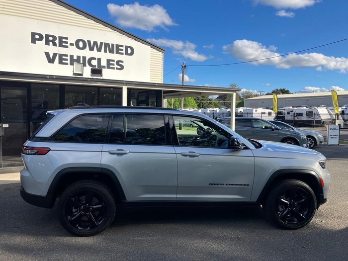 2022 Jeep Grand Cherokee Night Eagle