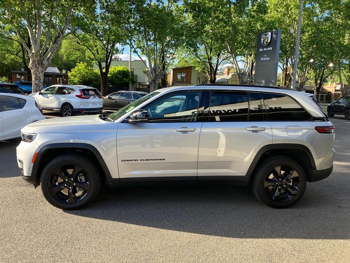 2022 Jeep Grand Cherokee Night Eagle