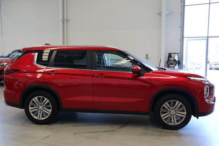 2023 Mitsubishi Outlander LS