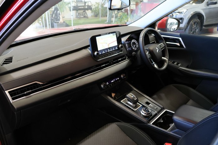 2023 Mitsubishi Outlander LS