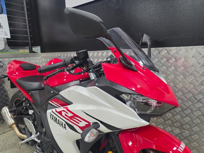 2015 Yamaha YZF-R3 RED