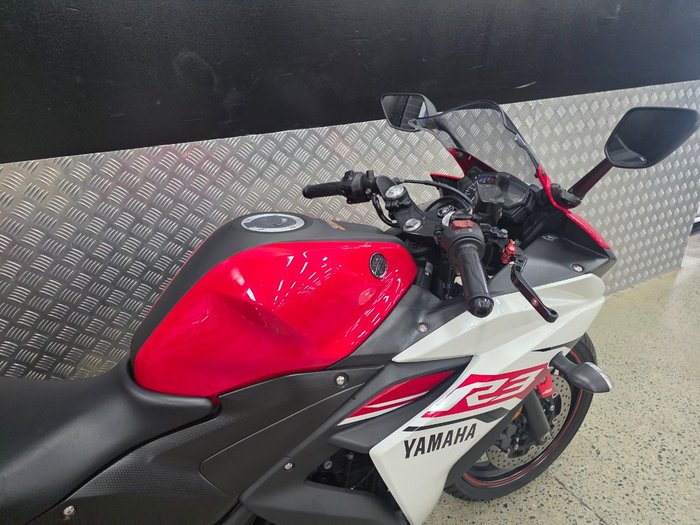 2015 Yamaha YZF-R3 RED
