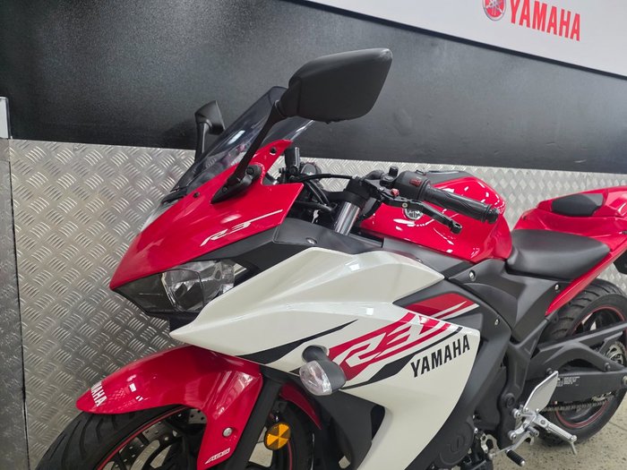 2015 Yamaha YZF-R3 RED