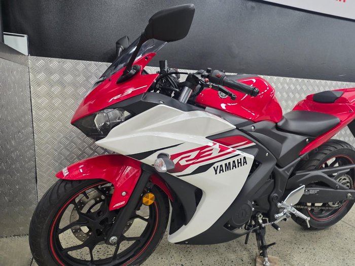 2015 Yamaha YZF-R3 RED