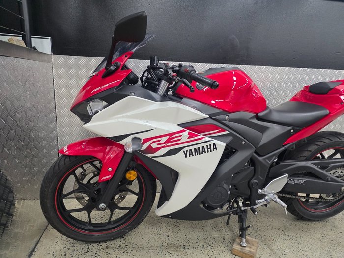 2015 Yamaha YZF-R3 RED