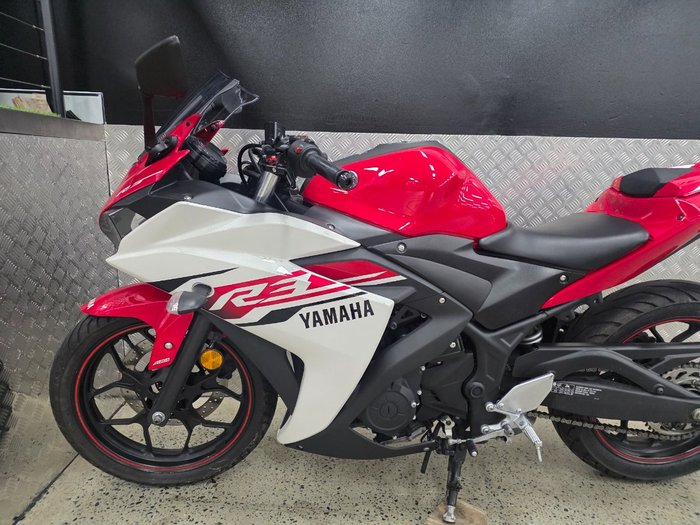2015 Yamaha YZF-R3 RED