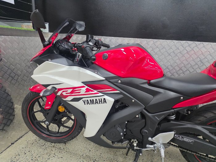 2015 Yamaha YZF-R3 RED