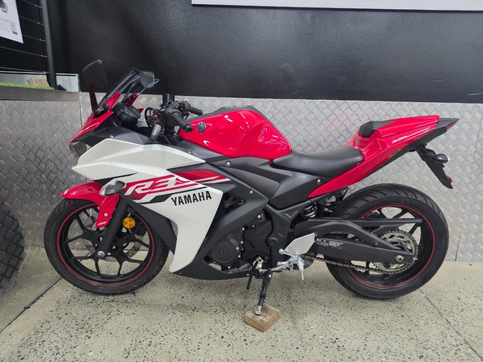 2015 Yamaha YZF-R3 RED