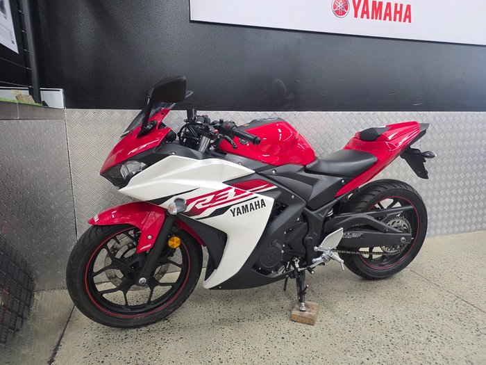 2015 Yamaha YZF-R3 RED