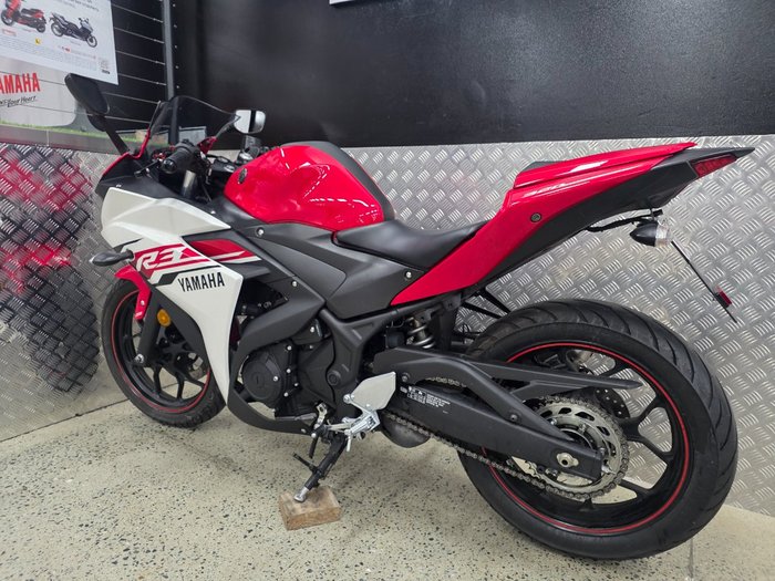 2015 Yamaha YZF-R3 RED