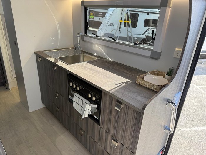 2025 Millard Mflow 19'11 Triple Bunk