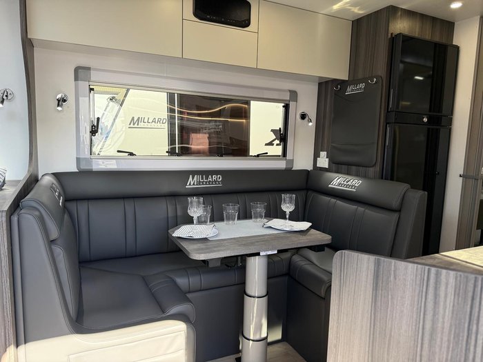 2025 Millard Mflow 19'11 Triple Bunk